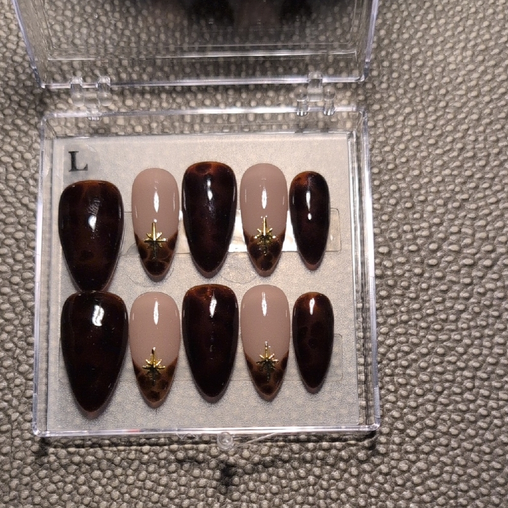 Elegant Brown and Tan Nail Set